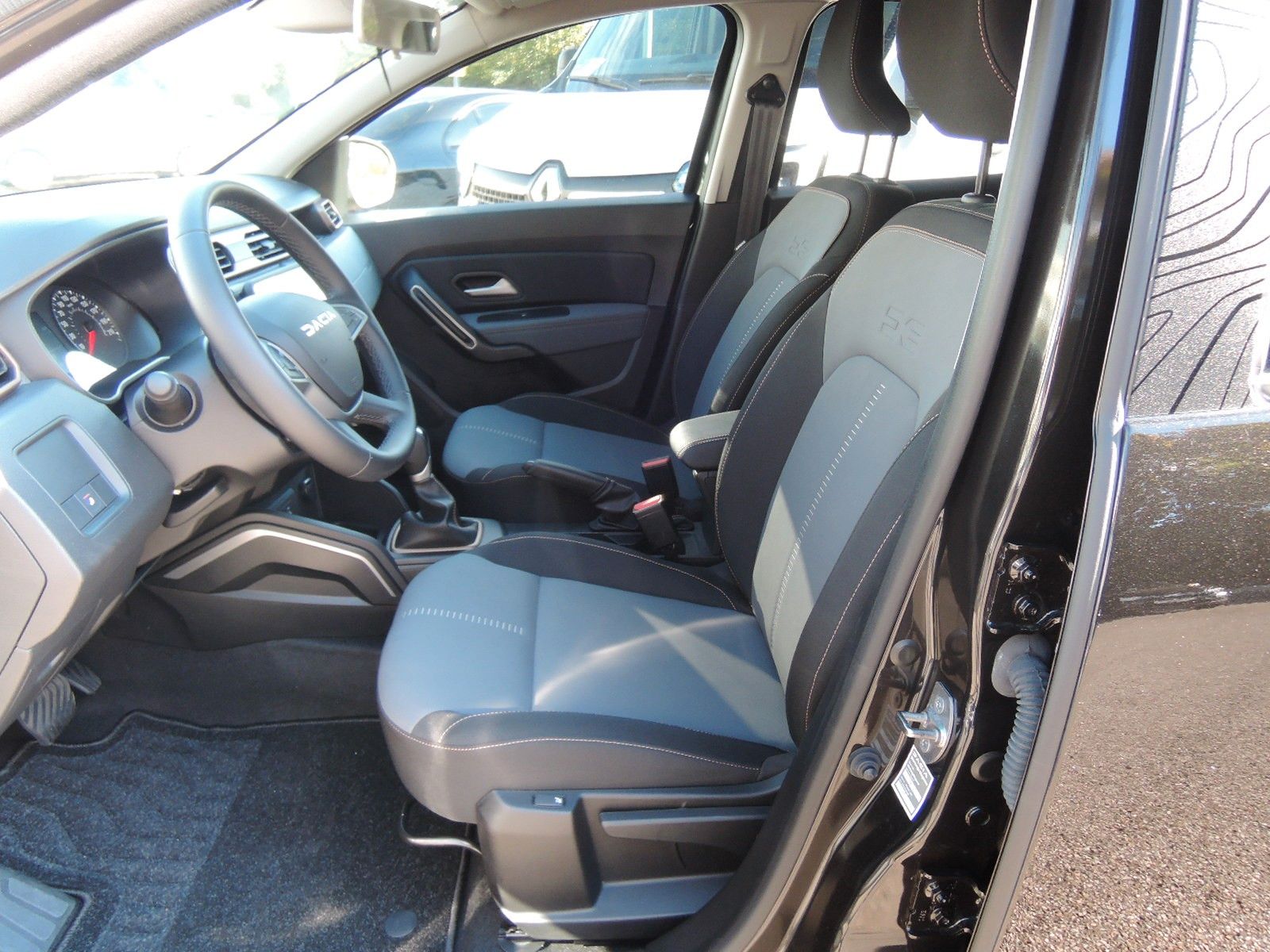 Dacia Duster TCe 150 EDC Extreme - Samsaru's Car Outlet