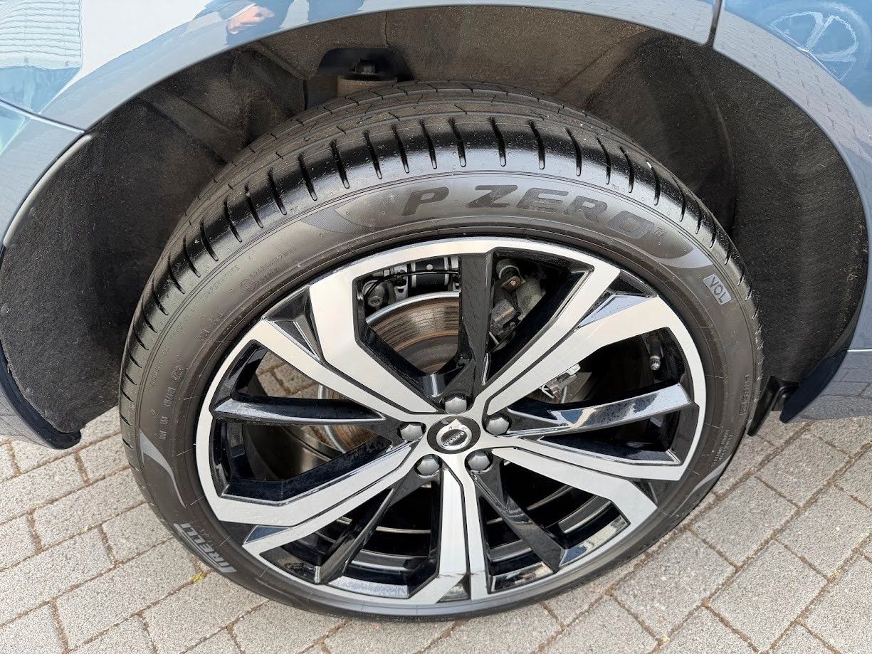 Volvo XC60 B5 Ultra Dark AWD