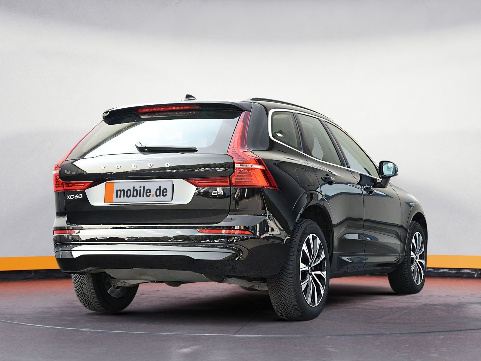 Volvo XC60 B4 Core - Samsaru's Car Outlet