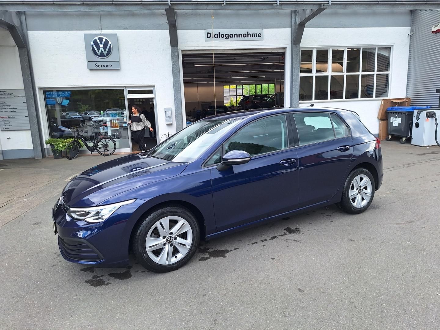 Volkswagen Golf Life 2.0 TDI DSG - Samsaru's Car Outlet
