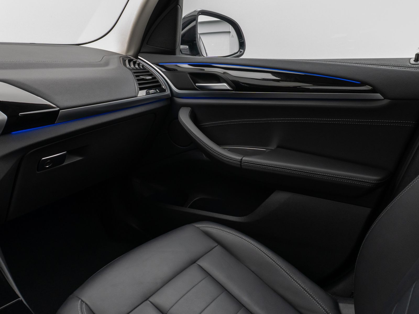 BMW X3 xD30d LuxuryLine - Samsaru's Car Outlet