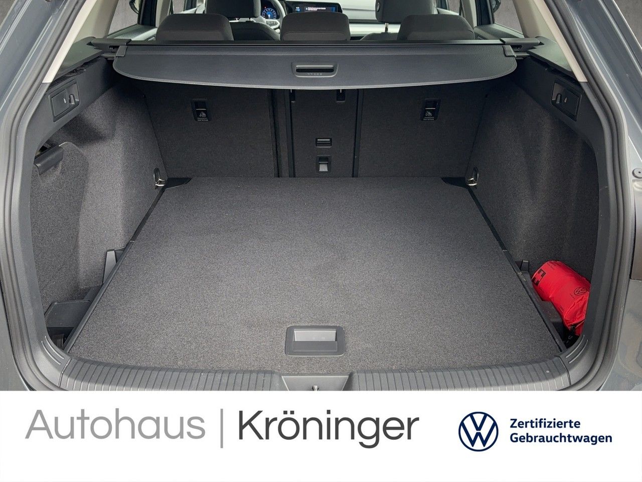 Volkswagen Golf VIII Variant MOVE 1.5 eTSI DSG - Samsaru's Car Outlet