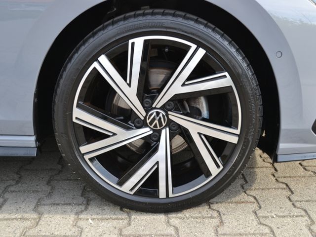 Volkswagen Golf VIII Variant 1.5 eTSI 150 PS DSG R-Line - Samsaru's Car Outlet