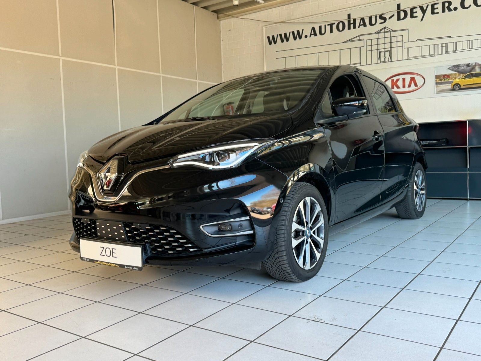 Renault ZOE Zoe Intens - Samsaru's Car Outlet