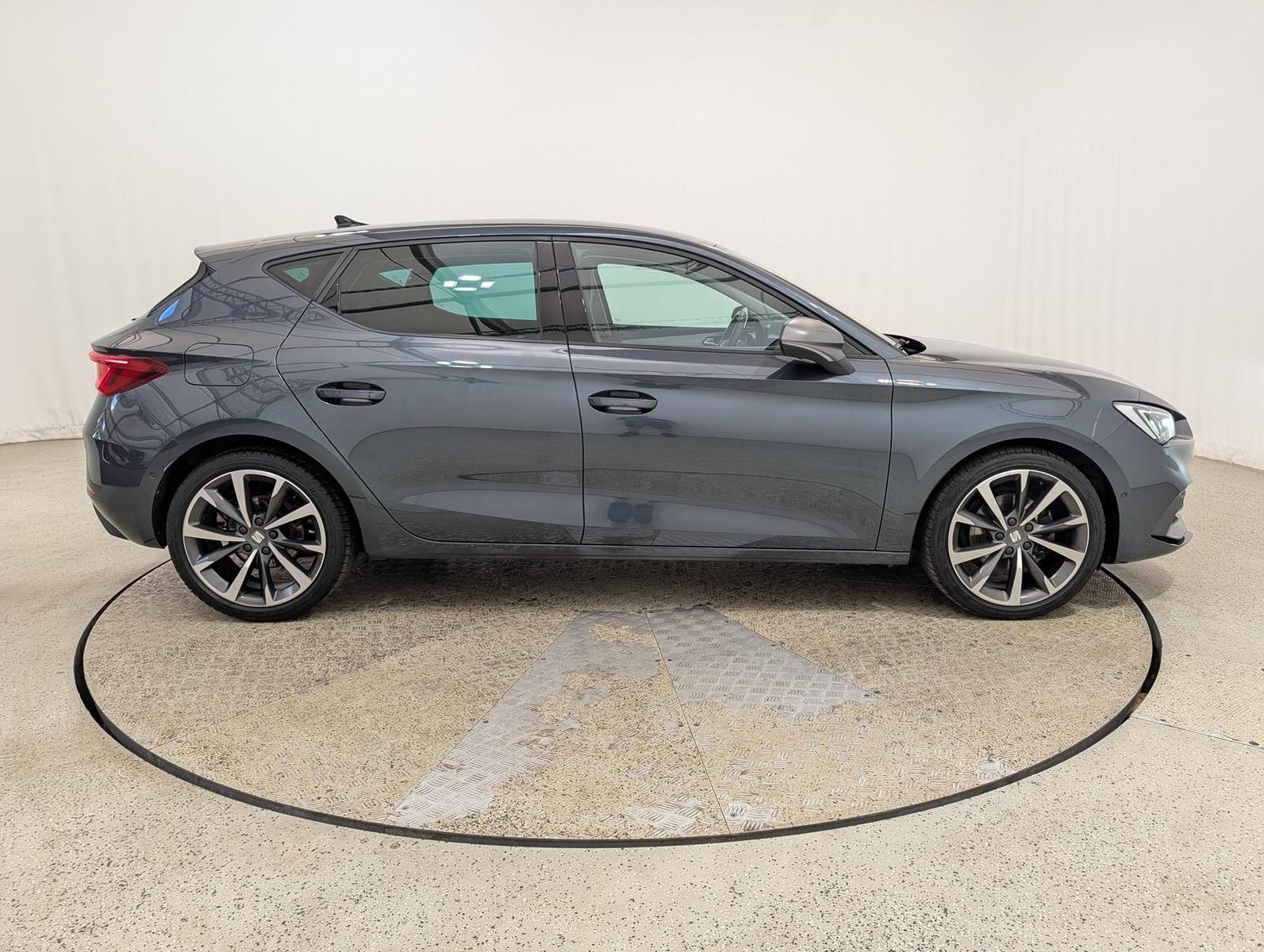 Seat Leon 1.5 eTSI DSG FR AHK|Navi|LED|Winter|18"|ACC