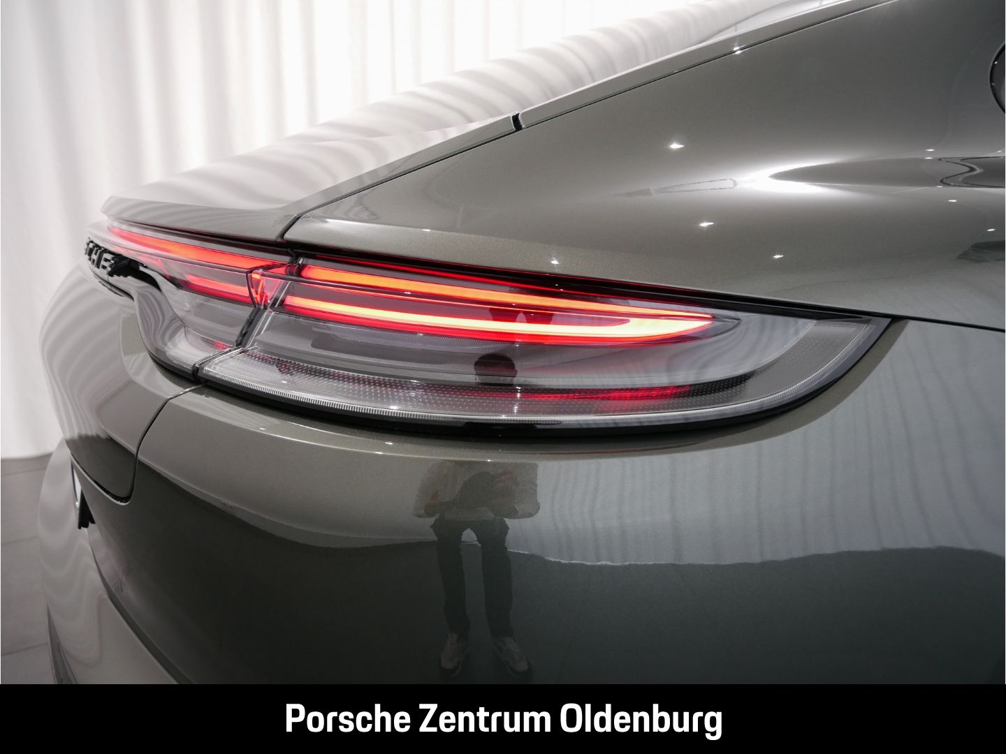 Porsche Panamera 4 E-Hybrid Platinum Edition Matrix LED
