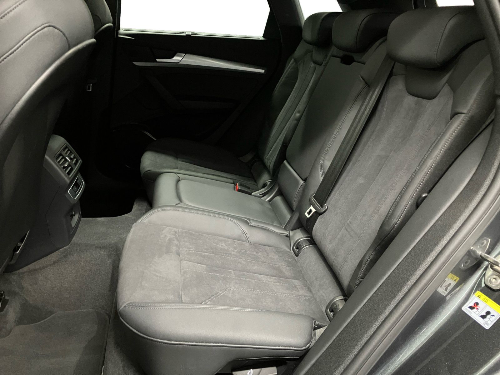 Audi Q5 40 TDI quattro S line - Samsaru's Car Outlet