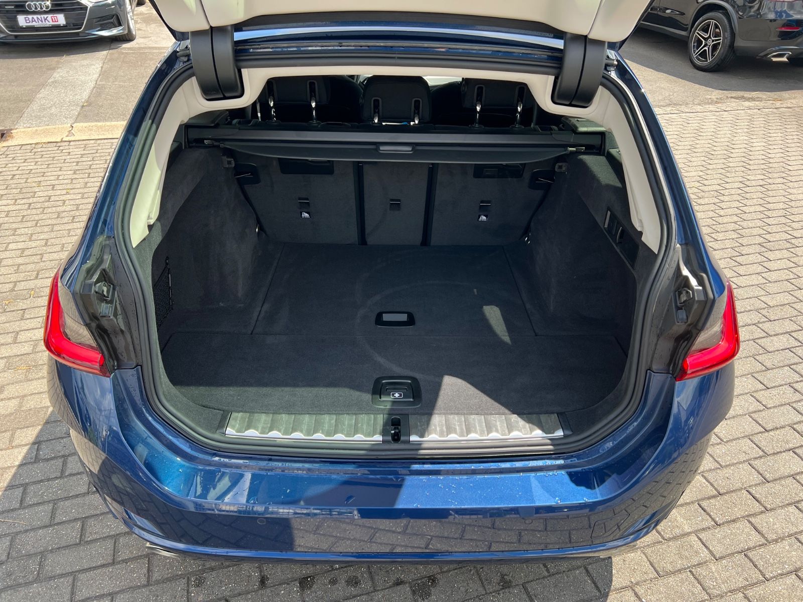 BMW 320 d Touring xDrive - Samsaru's Car Outlet