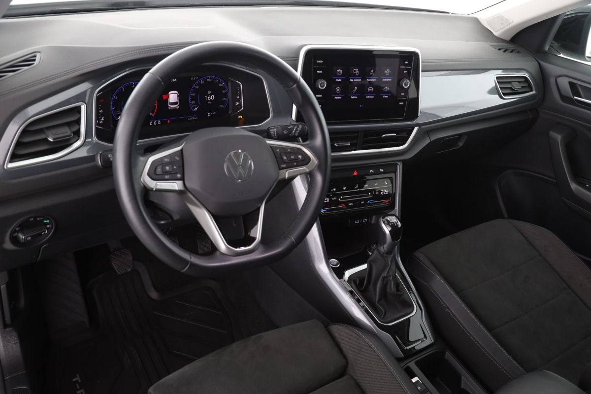 Volkswagen T-Roc 1.0 TSI Style - Samsaru's Car Outlet