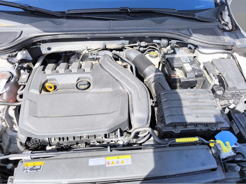 Volkswagen Golf VIII Life - Samsaru's Car Outlet