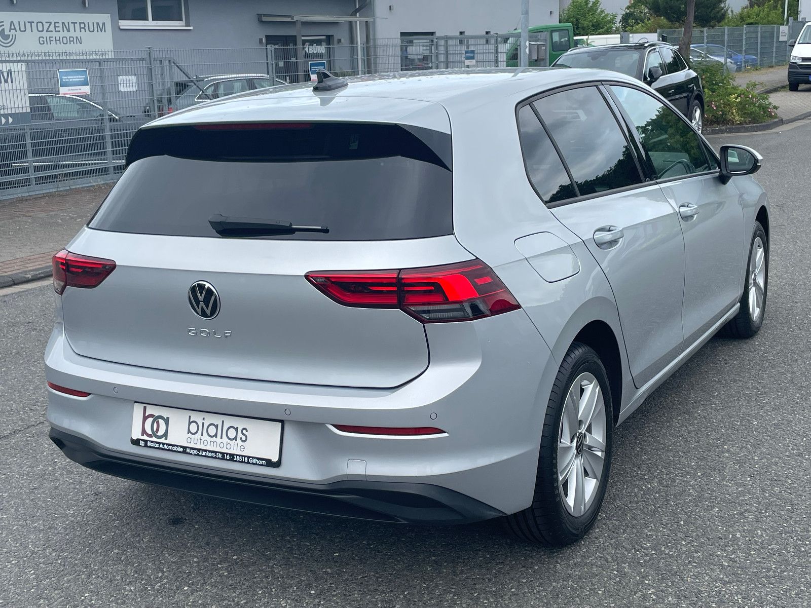 Volkswagen Golf VIII 1.5 TSI Lim. Life - Samsaru's Car Outlet