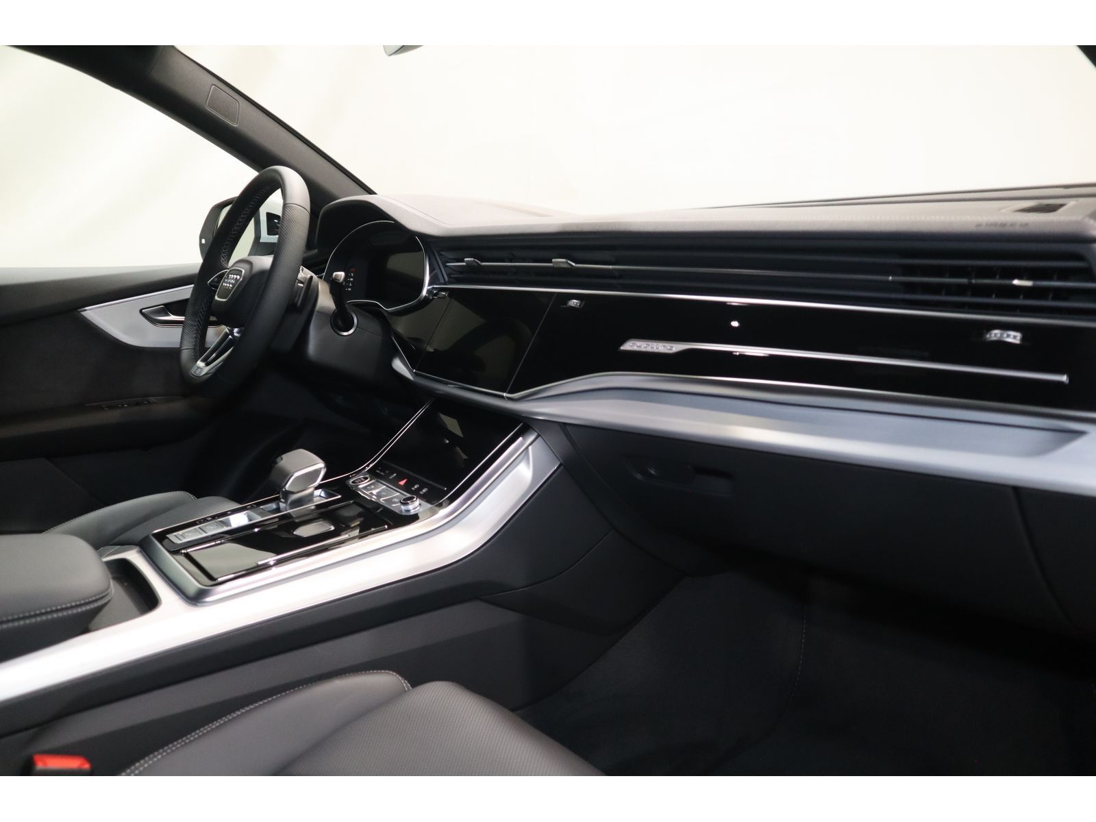 Audi Q8 SUV 50 TDI S line - Samsaru's Car Outlet
