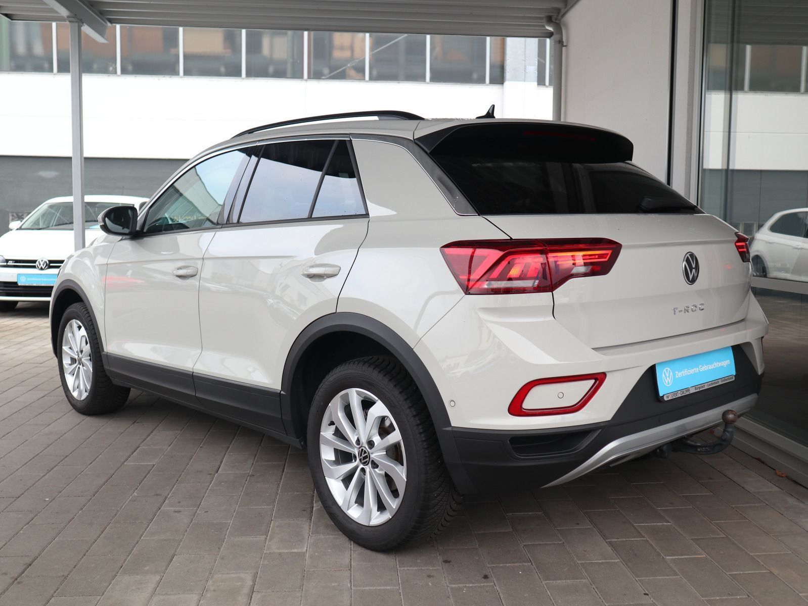 Volkswagen T-Roc 1.5 TSI DSG Life - Samsaru's Car Outlet