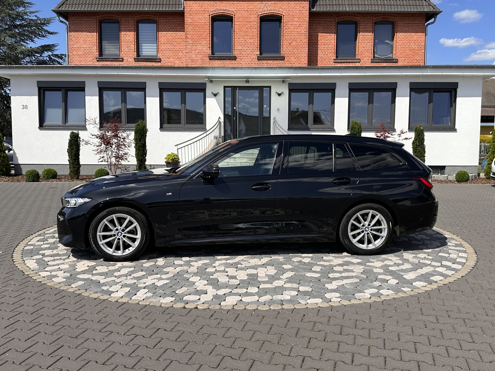 BMW 320 d xDrive M Sport - Samsaru's Car Outlet