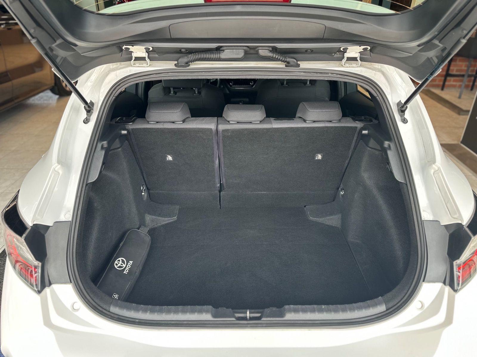 Toyota Corolla Hybrid Club - Samsaru's Car Outlet