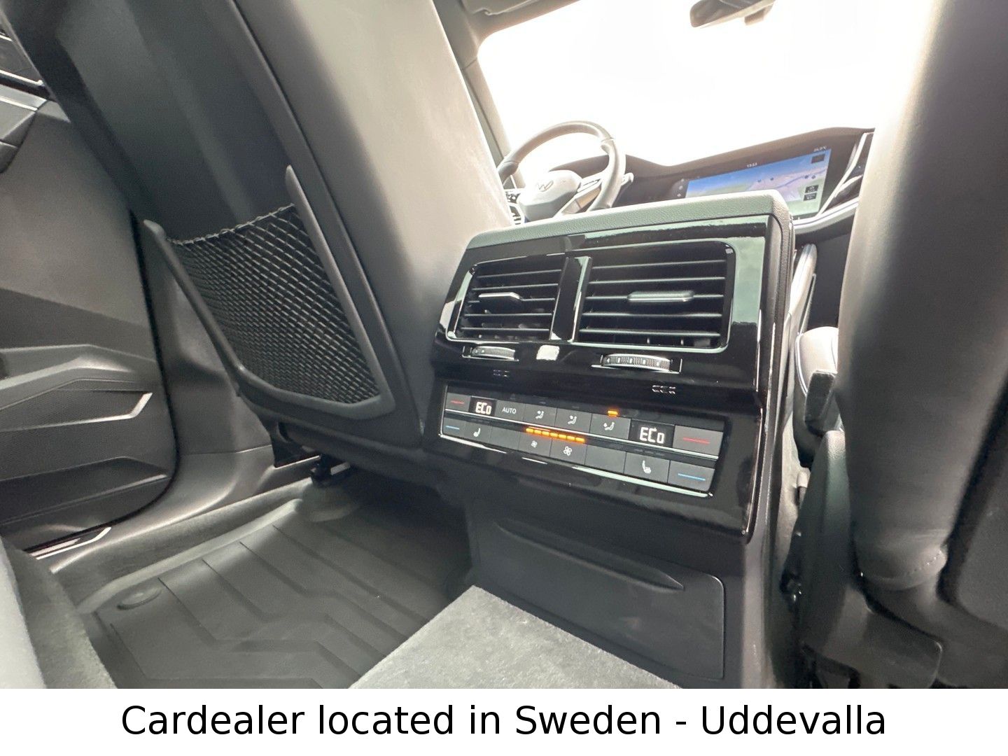 Volkswagen Touareg R 3.0 TSI V6 eHybrid 4Motion - Samsaru's Car Outlet
