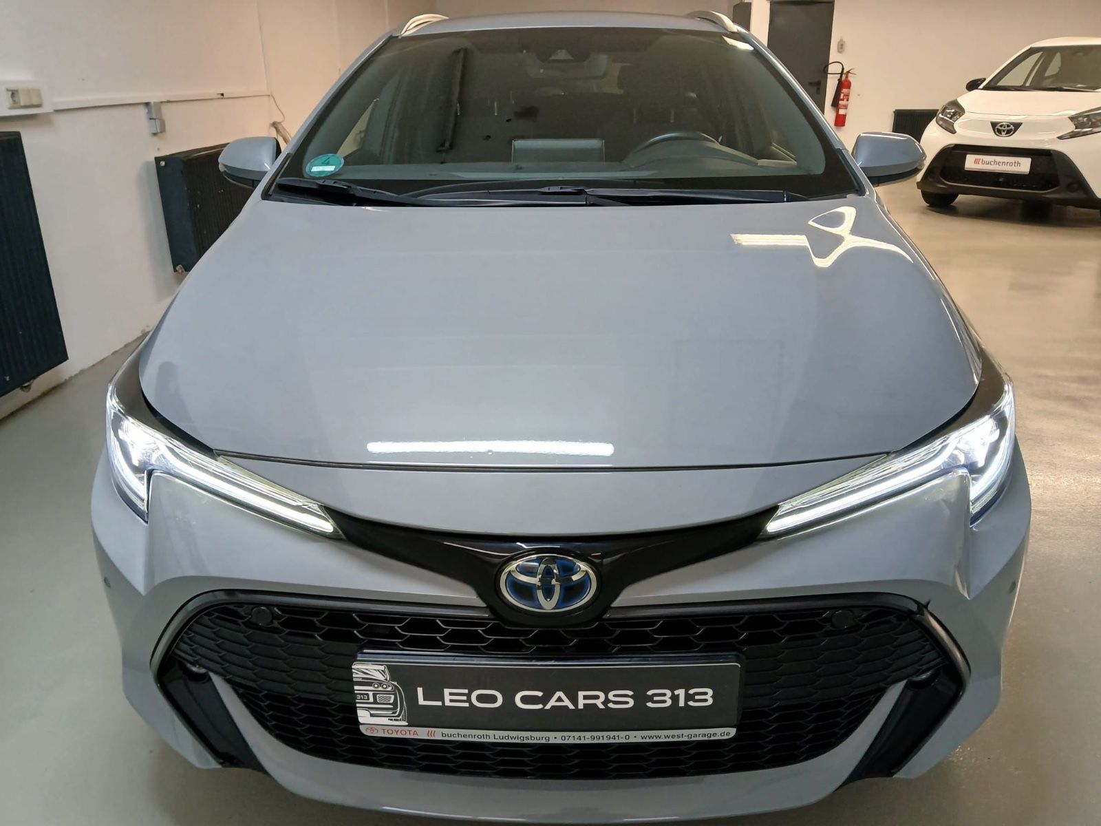 Toyota Corolla Touring Sports 2.0 Hybrid Team - Samsaru's Car Outlet