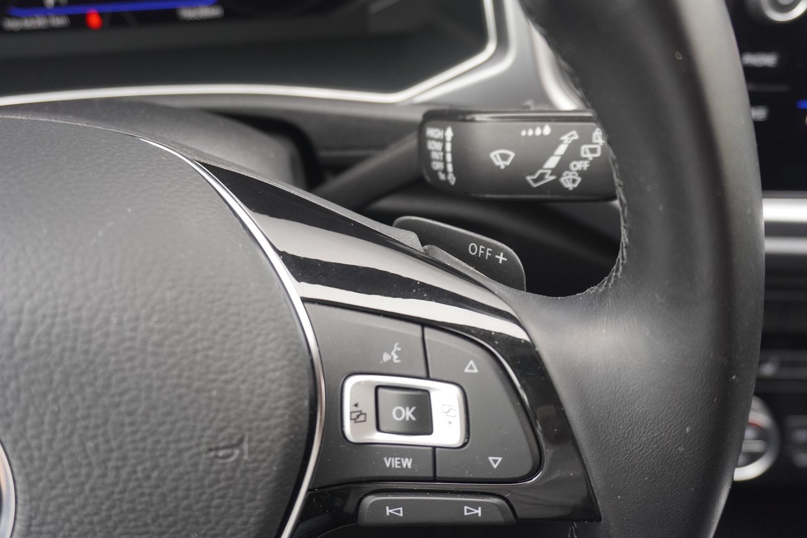 Volkswagen T-Roc 1.5 TSI Active - Samsaru's Car Outlet
