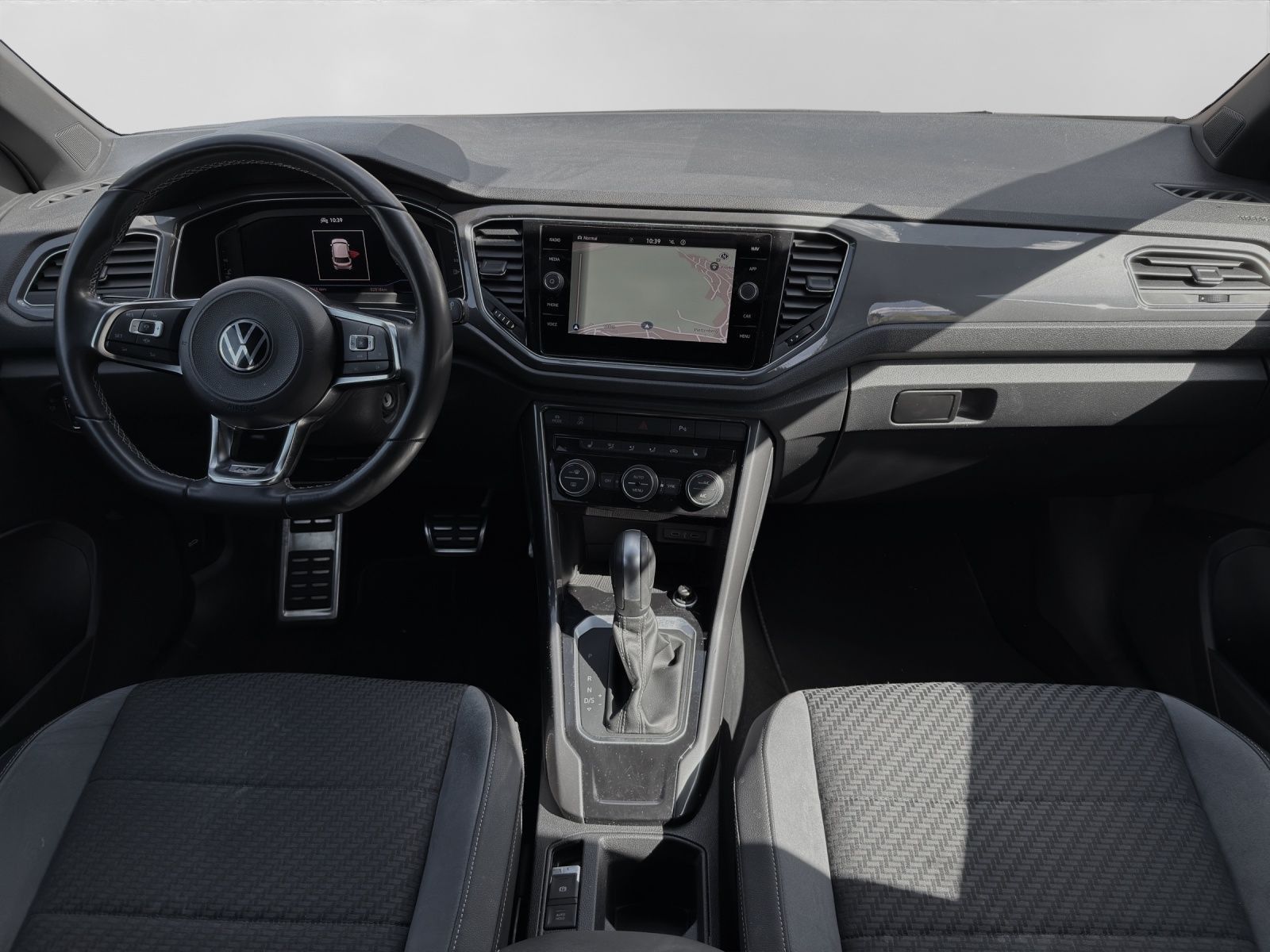 Volkswagen T-Roc 1.5 TSI DSG R-LINE - Samsaru's Car Outlet