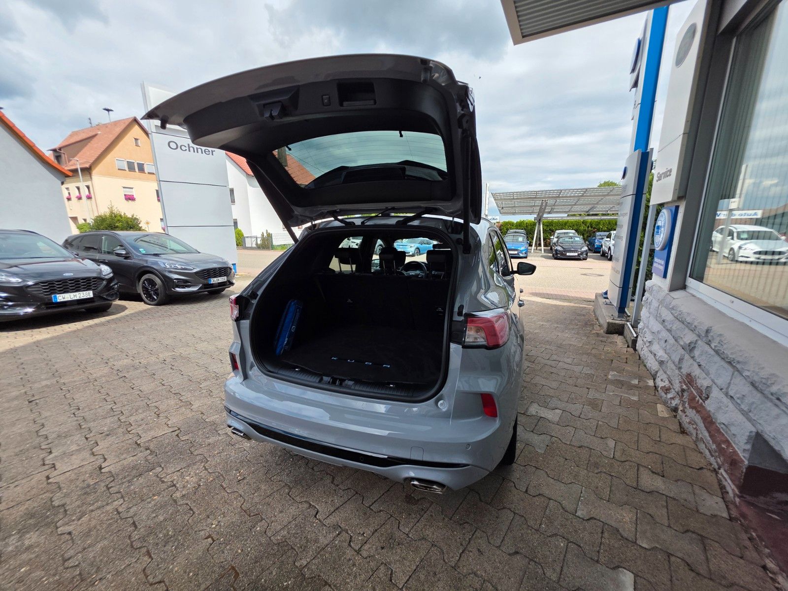 Ford Kuga Hybrid - Samsaru's Car Outlet