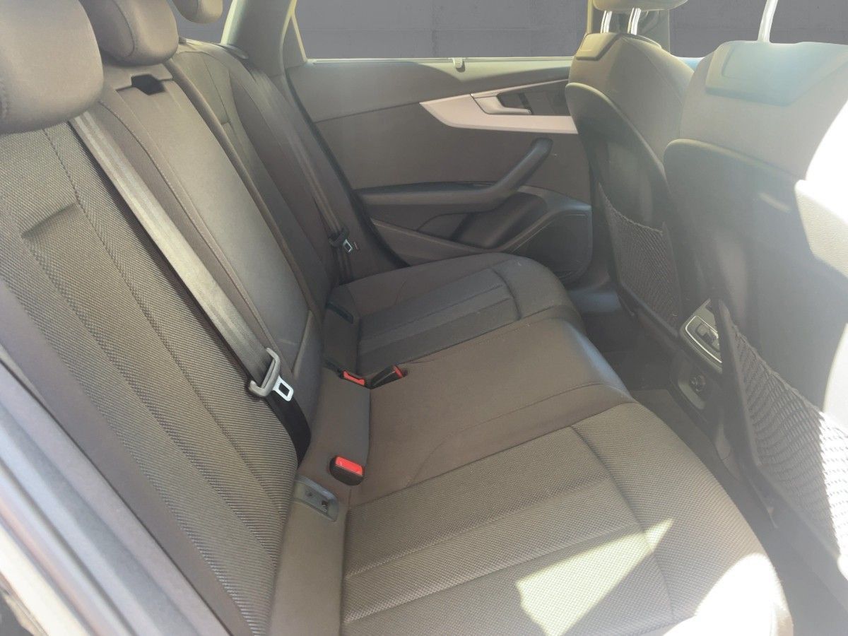 Audi A4 Avant 40 TFSI QU S-TR ADVAN - Samsaru's Car Outlet
