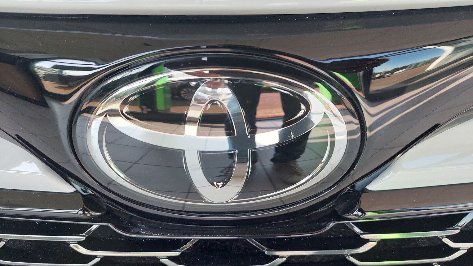 Toyota Corolla Touring Sports 2.0 Hybrid GR Sport - Samsaru's Car Outlet