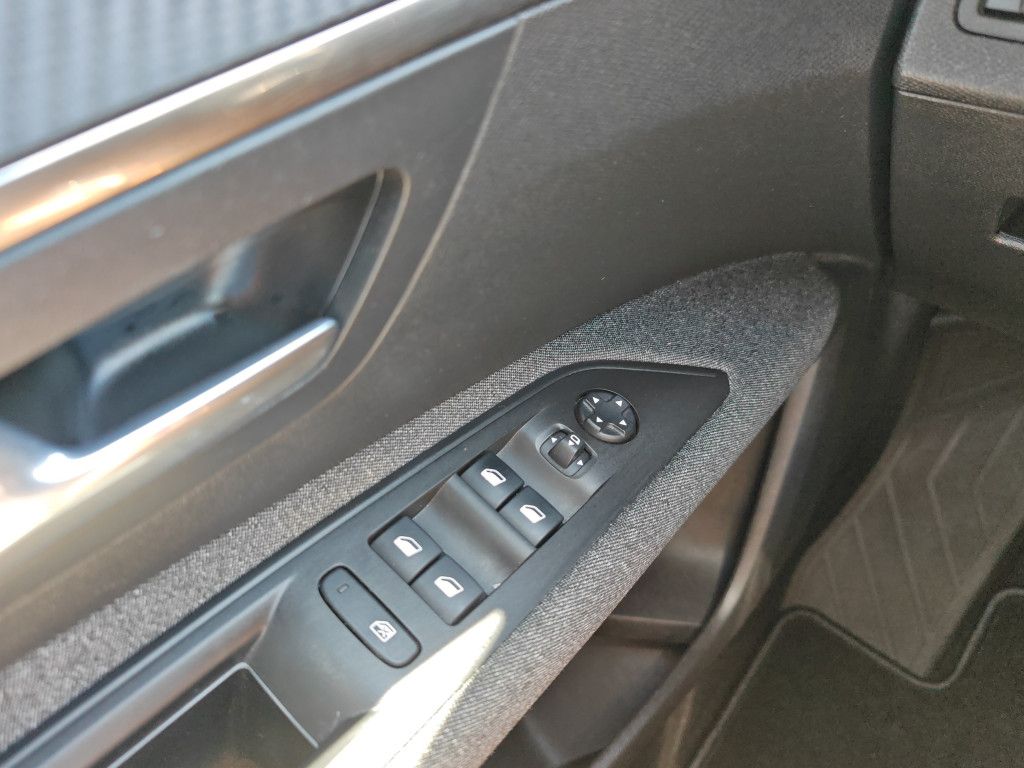 Peugeot 3008 PureTech 130 EAT8 - Samsaru's Car Outlet
