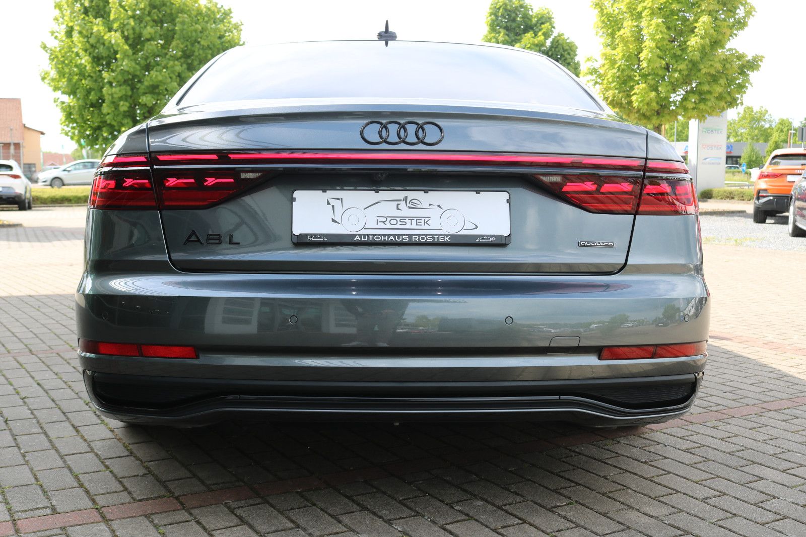 Audi A8 L 60 TFSI e Lang S line - Samsaru's Car Outlet