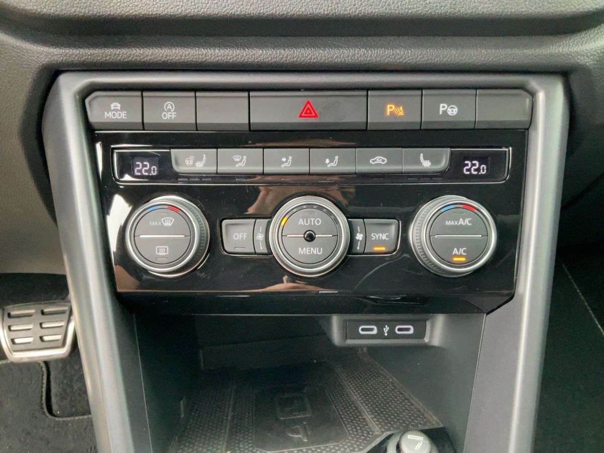 Volkswagen T-Roc 1.5 TSI DSG R-LINE - Samsaru's Car Outlet