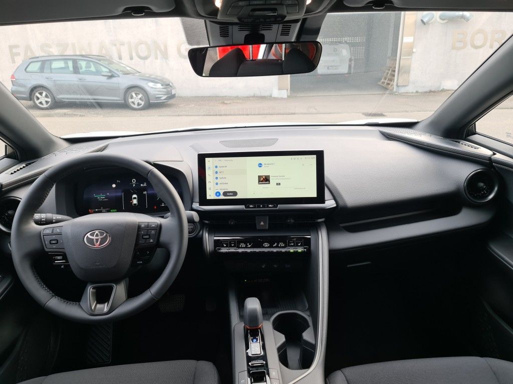 Toyota C-HR 1.8 Hybrid - Samsaru's Car Outlet