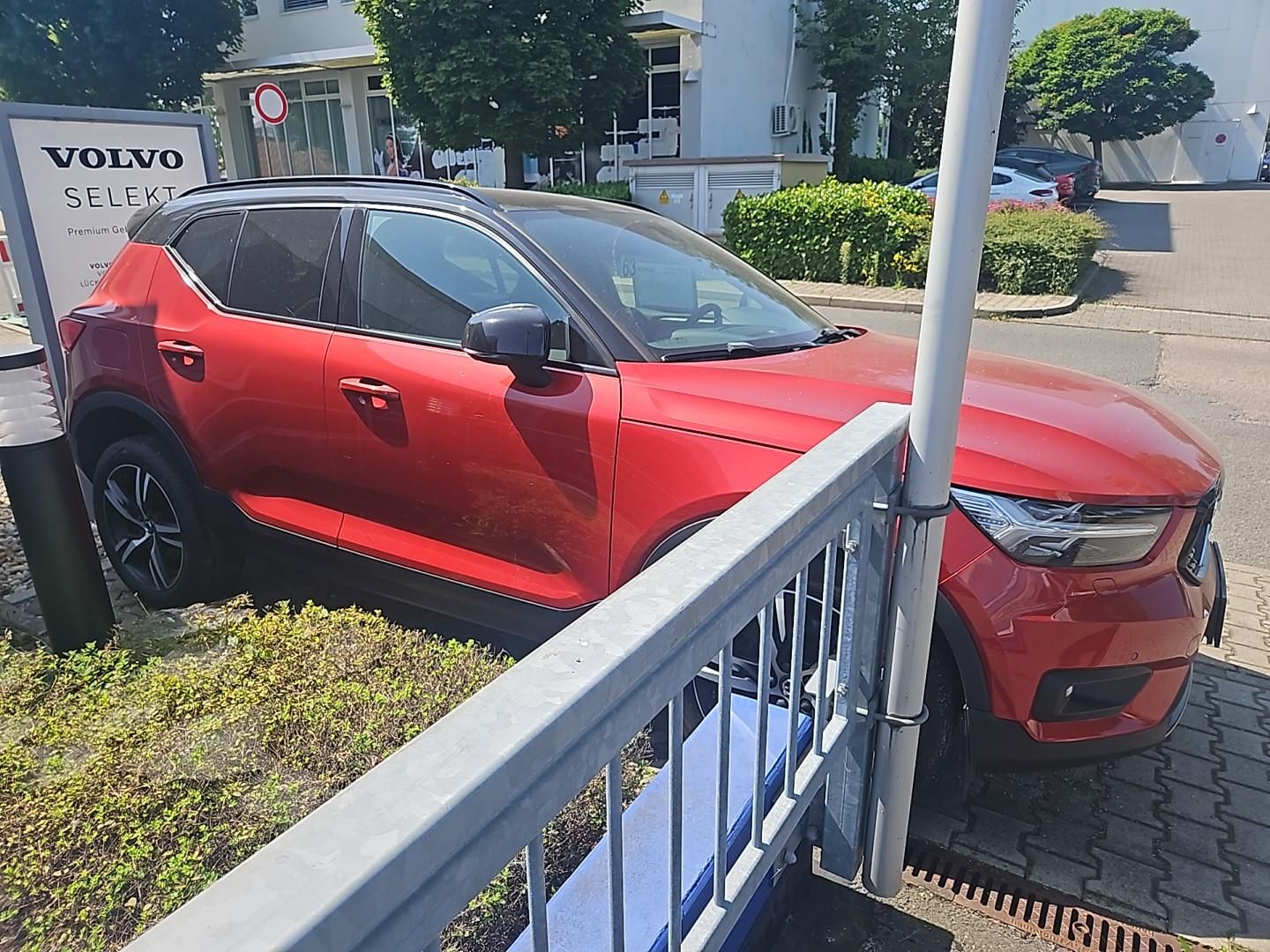 Volvo XC40 T5 R-Design Expression Plug-In