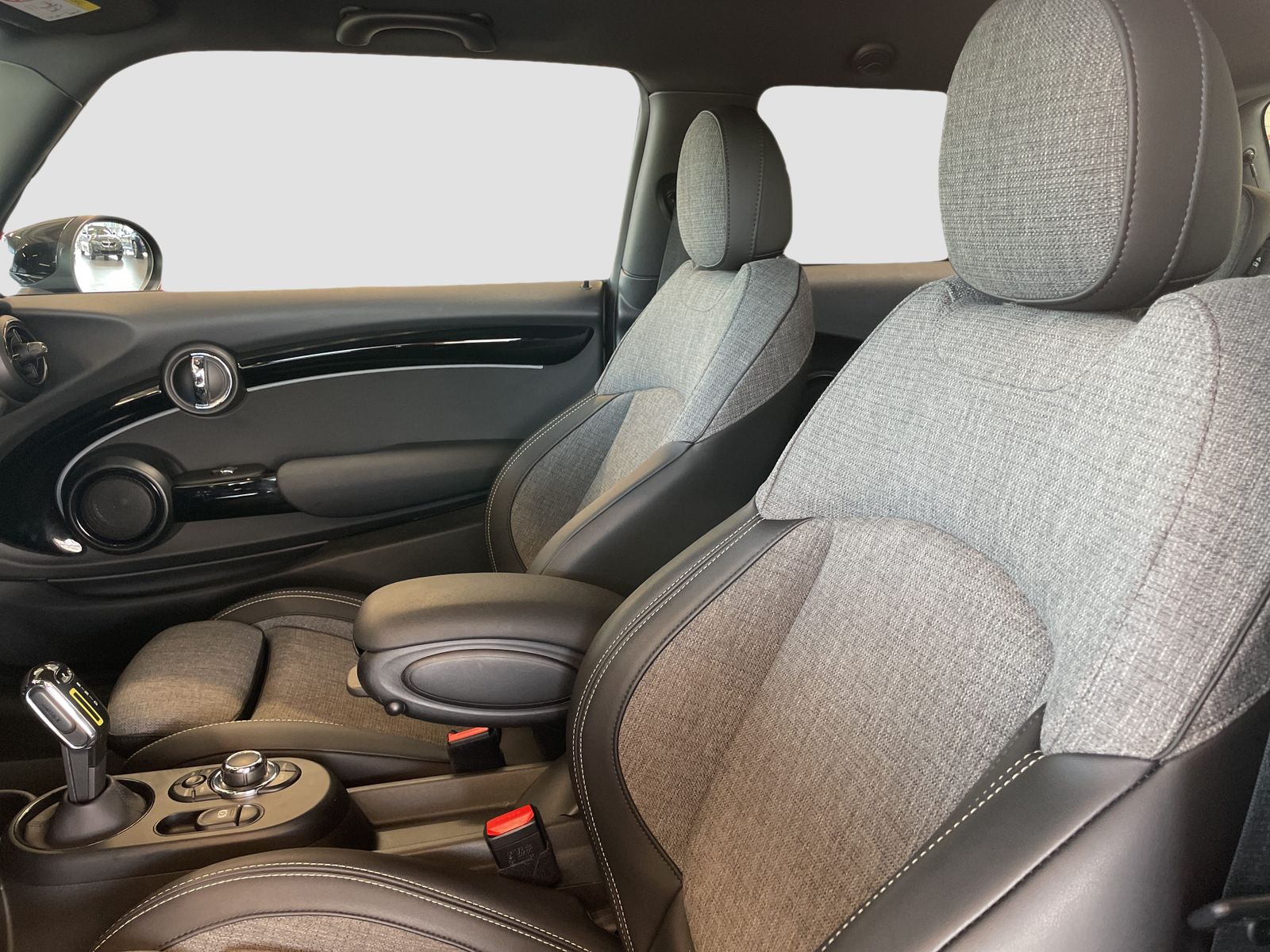 MINI Cooper SE - Samsaru's Car Outlet