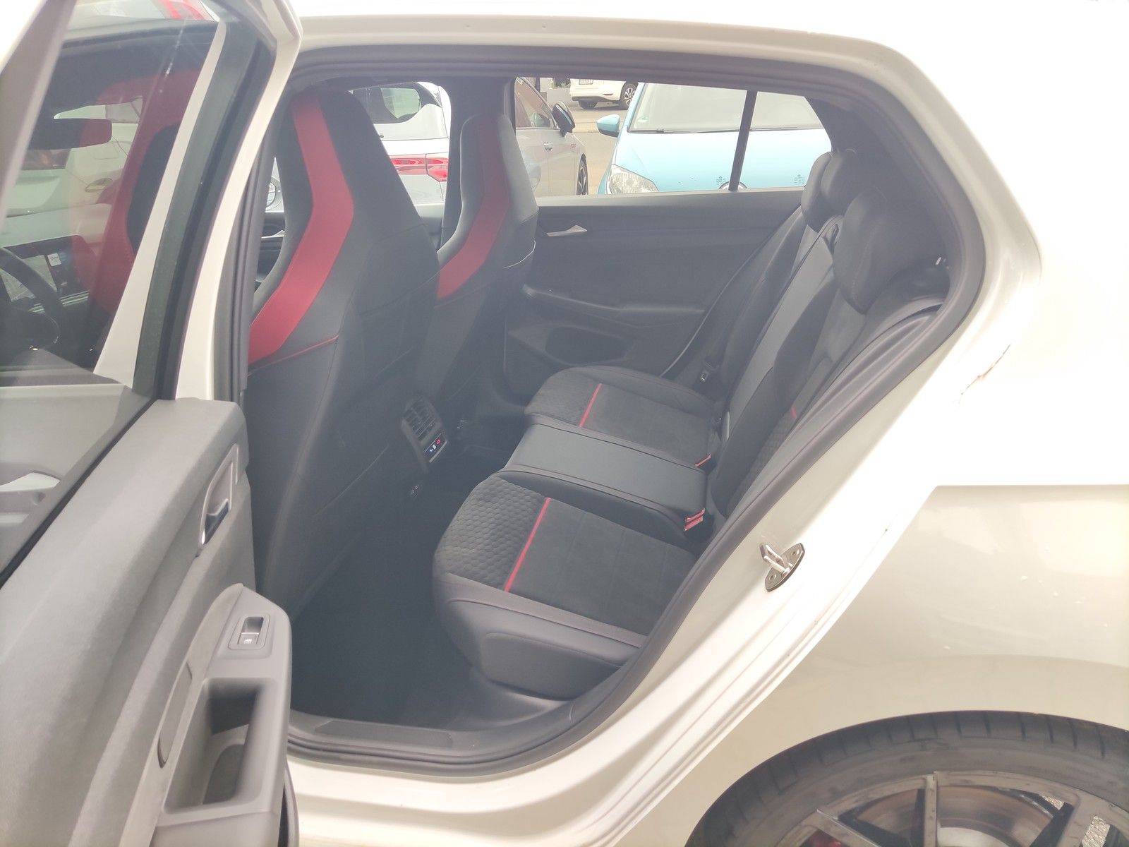 Volkswagen Golf VIII GTI Clubsport - Samsaru's Car Outlet