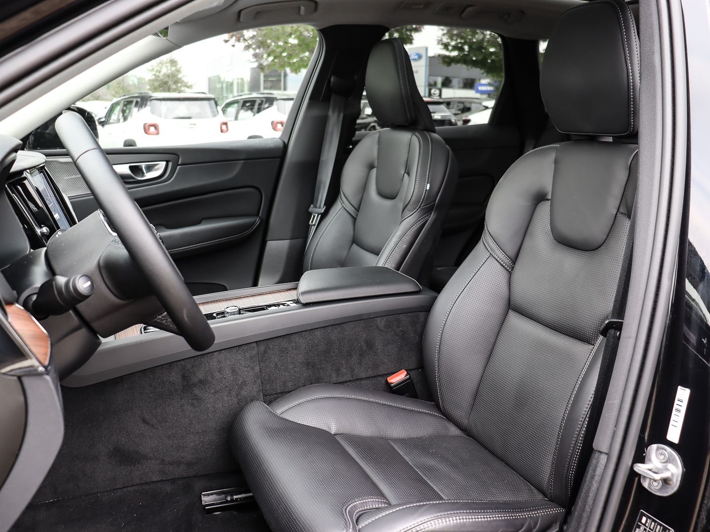 Volvo XC60 Plus Dark Recharge Plug-In Hybrid AWD T8 Tw