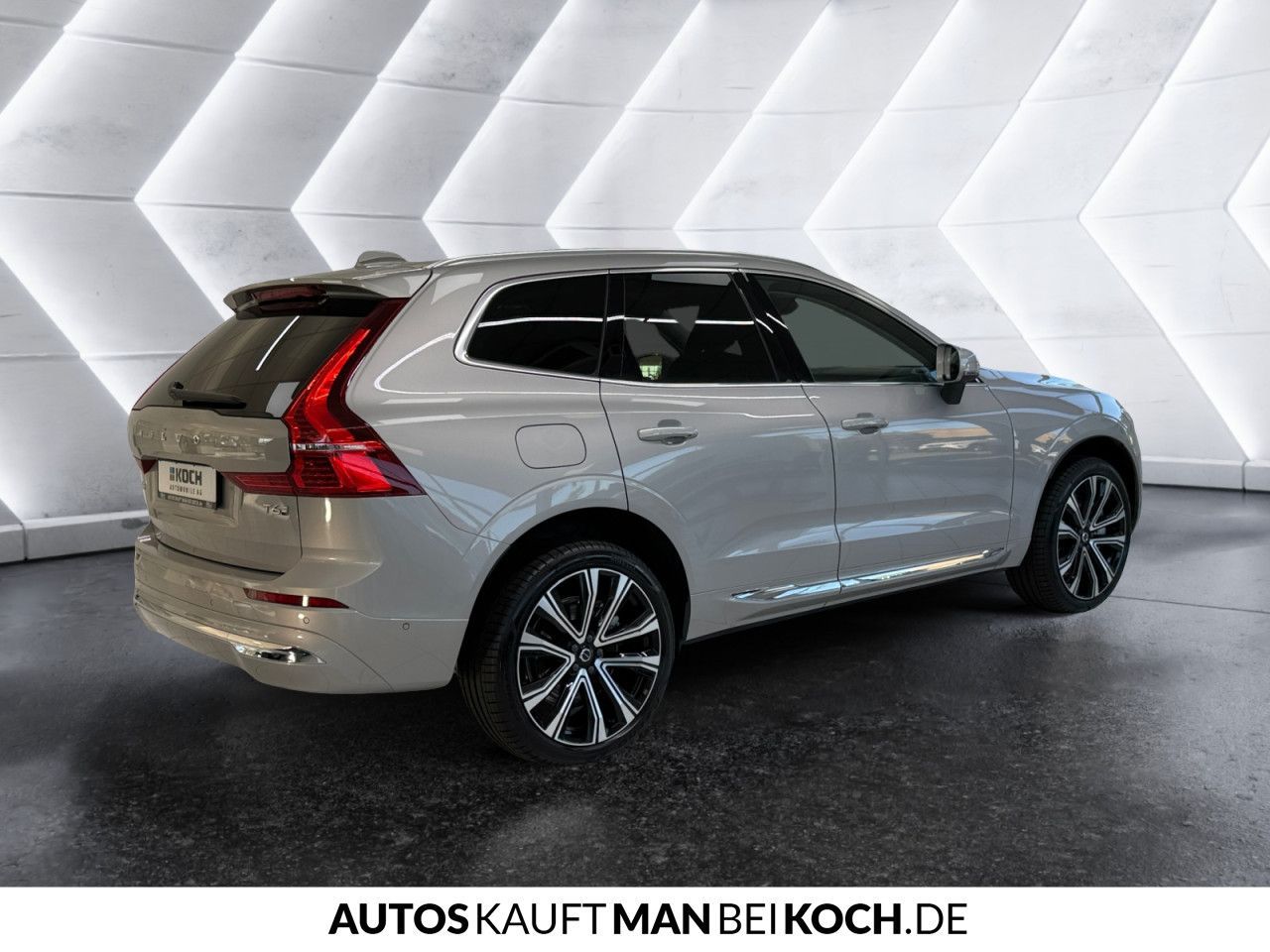 Volvo XC60 T6 Plug-In AWD - Samsaru's Car Outlet