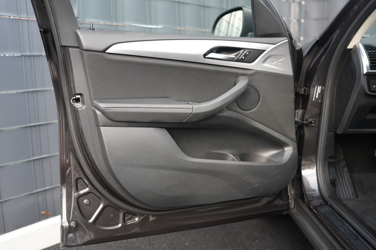 BMW X3 xDrive 20 i Advantage *LIVECOCKPIT*NAVI*