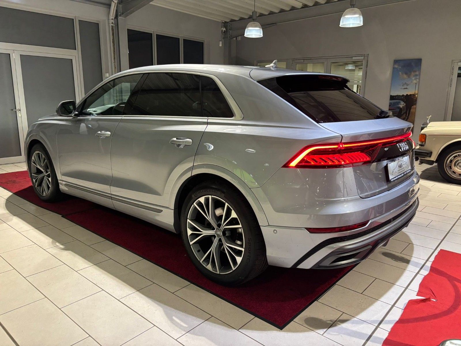 Audi Q8 50 TDI quattro S-LINE*AHK/STANDHEIZ.*