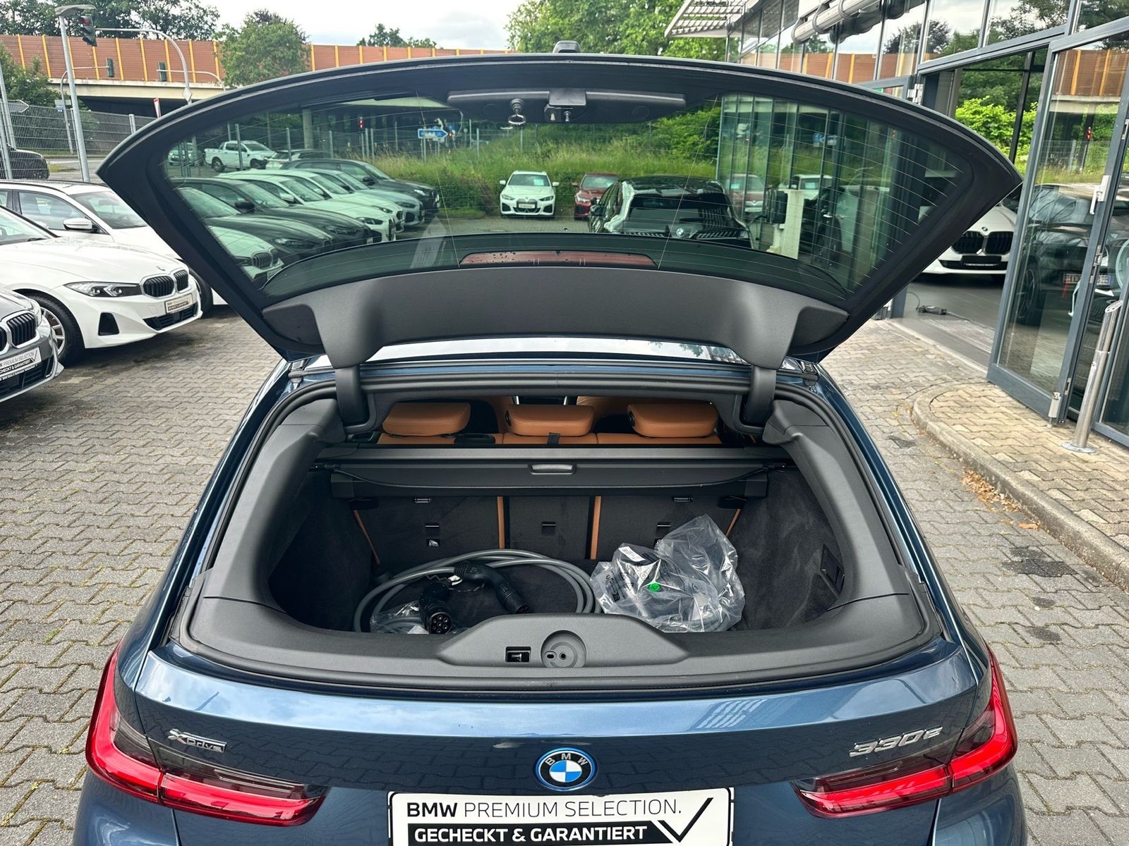 BMW 330e xDrive Touring M Sport Stop&Go Pano AHK 19"