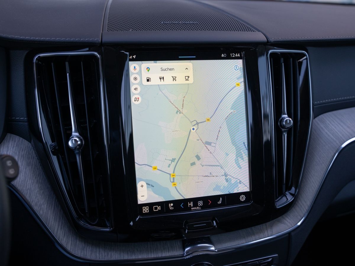 Volvo XC60 Inscription B5 Geartronic - Samsaru's Car Outlet