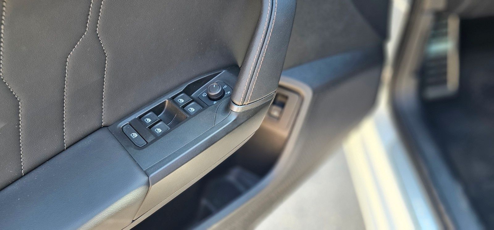 Cupra Sportstourer e-Hybrid - Samsaru's Car Outlet