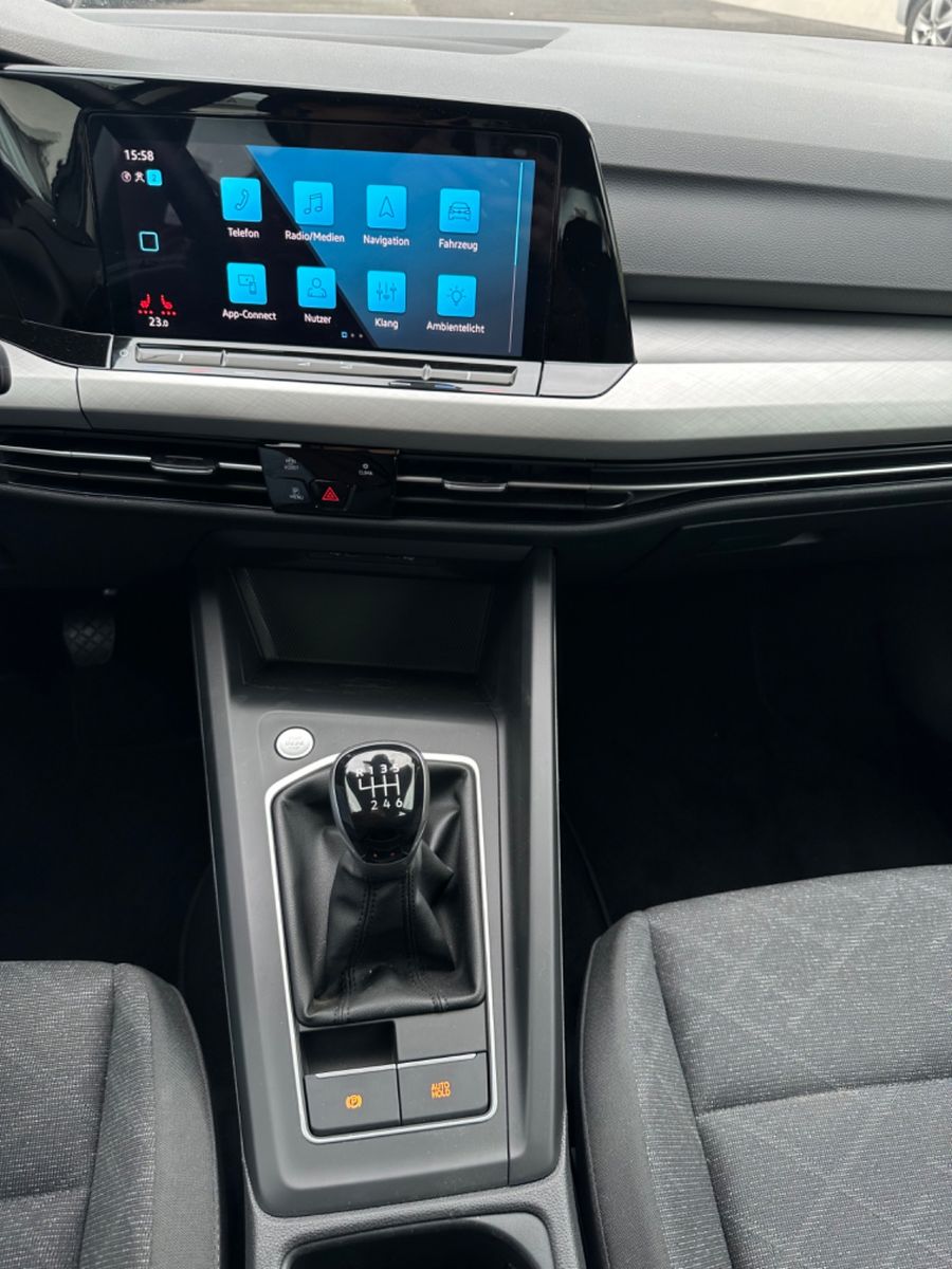 Volkswagen Golf VIII Variant 1.0TSI - Samsaru's Car Outlet