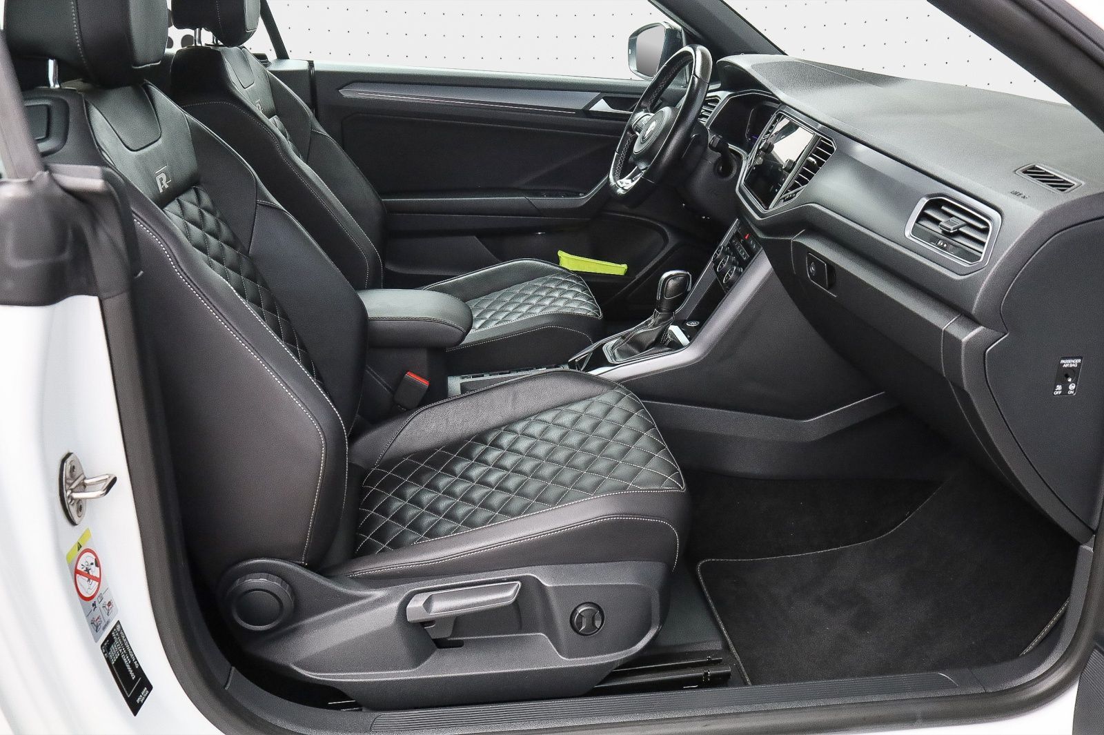 Volkswagen T-Roc Cabriolet 1.5 TSI DSG R-LINE Black - Samsaru's Car Outlet