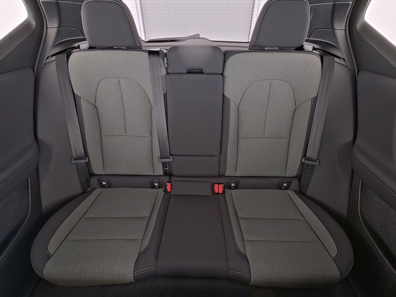 Volvo XC40 B3 Plus Black Edition 2WD !!360°+PANO+ACC!!