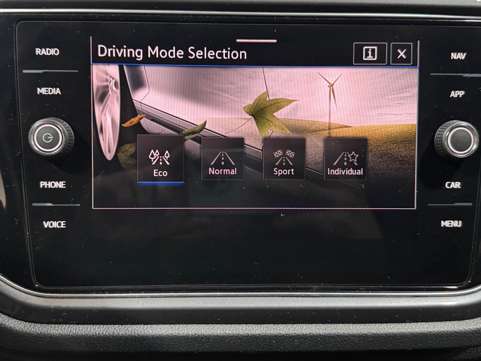 Volkswagen T-Roc Sport 1.5TSI DSG - Samsaru's Car Outlet