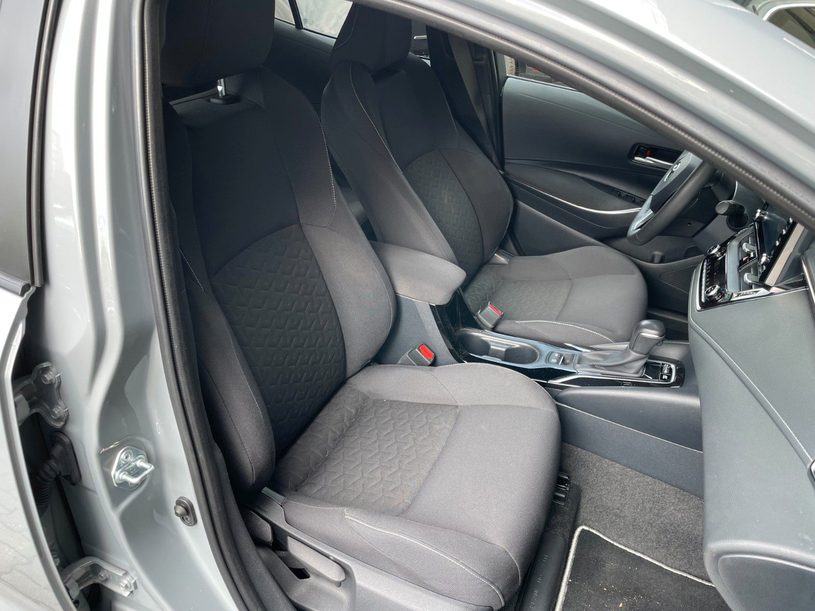 Toyota Corolla Hybrid - Samsaru's Car Outlet
