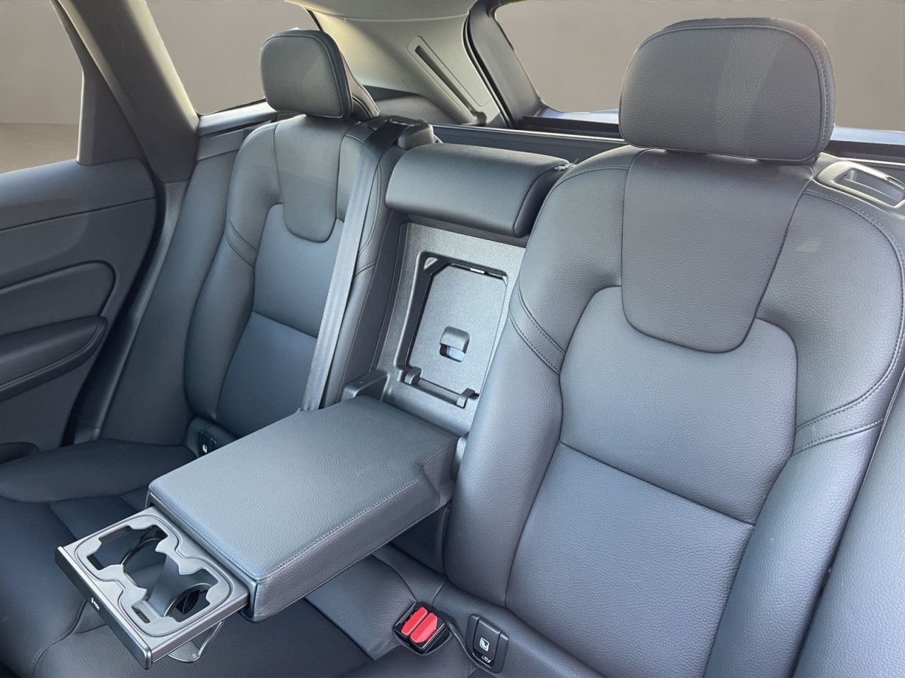 Volvo XC60 B5 AWD Ultimate Dark AHK LED NAVI 20LM HuD