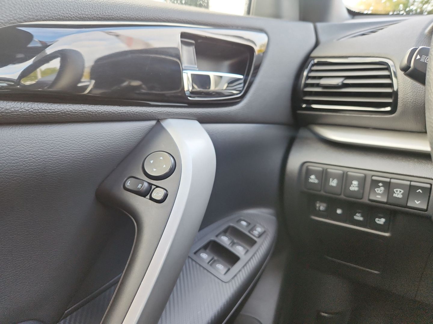 Mitsubishi Eclipse Cross Plug-In Hybrid Top Pano Leder Head
