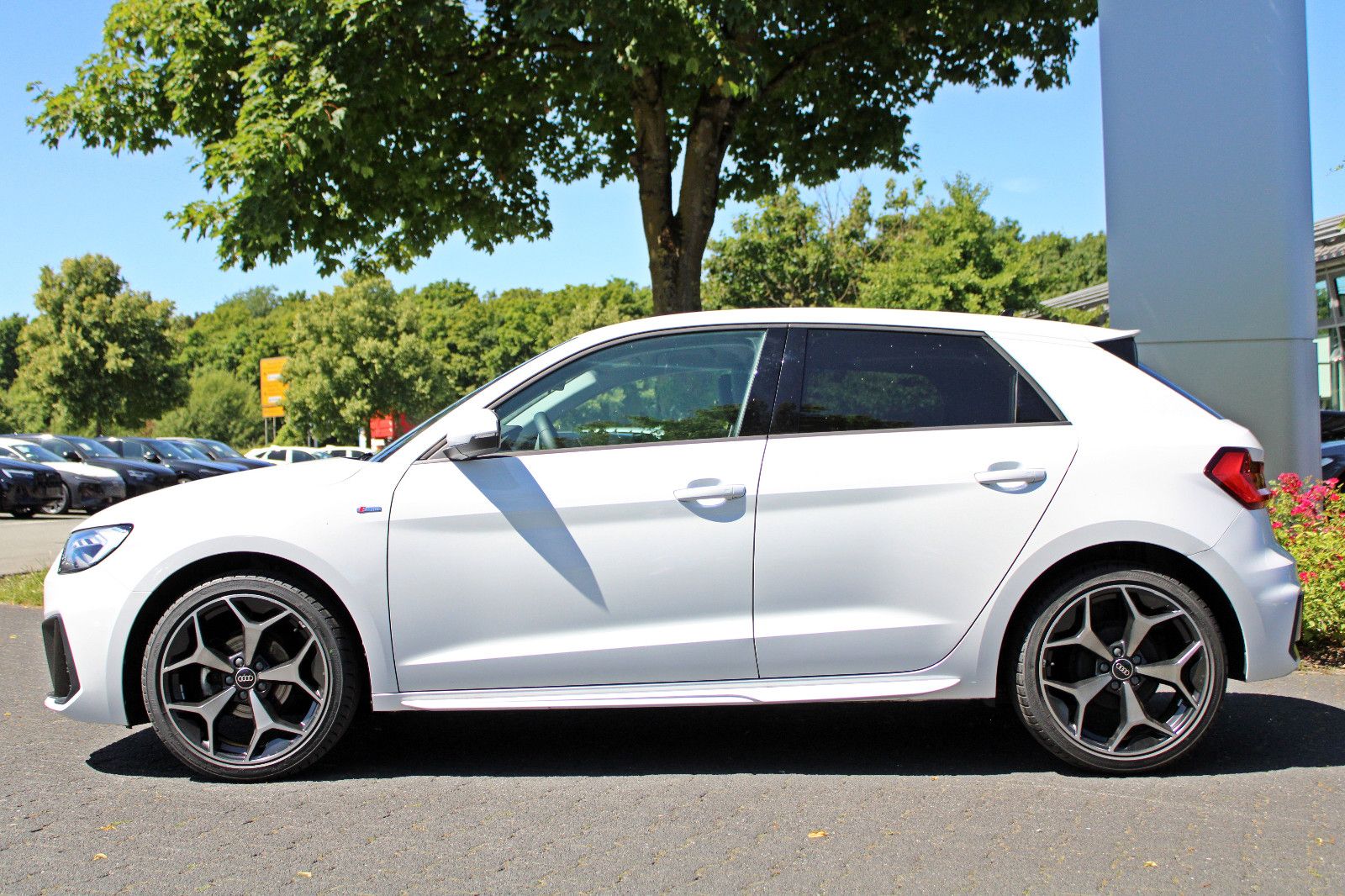 Audi A1 Sportback 25TFSI S-line Black - Samsaru's Car Outlet