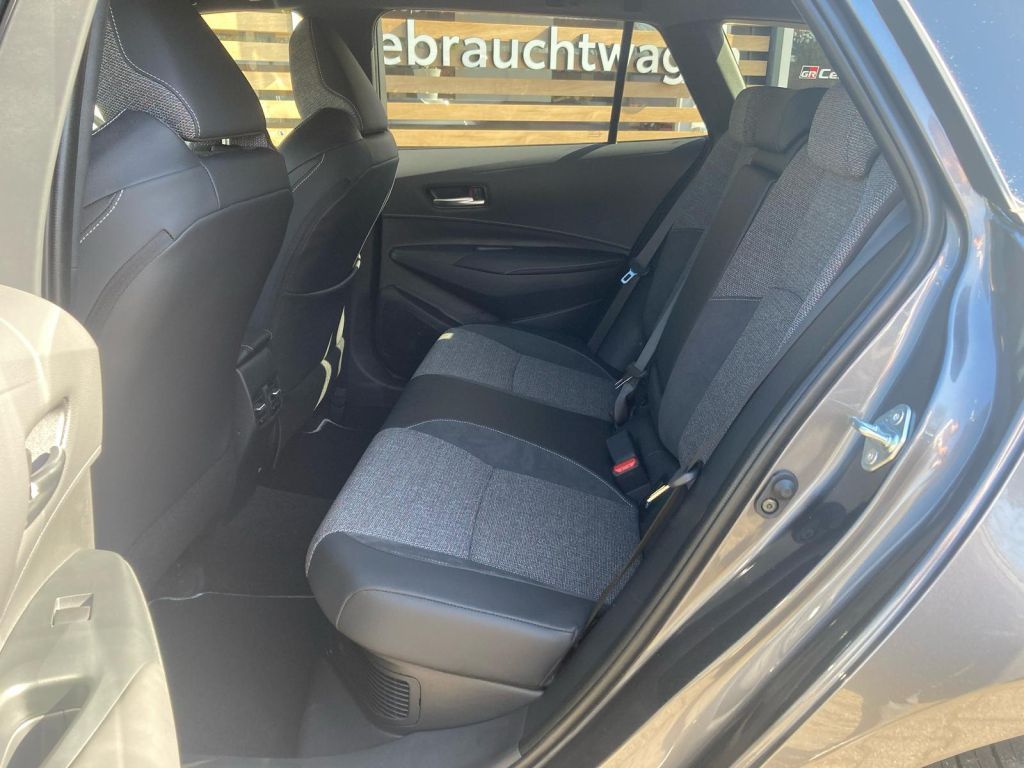 Toyota Corolla 1.8 Hybrid Touring Sports Teamplayer