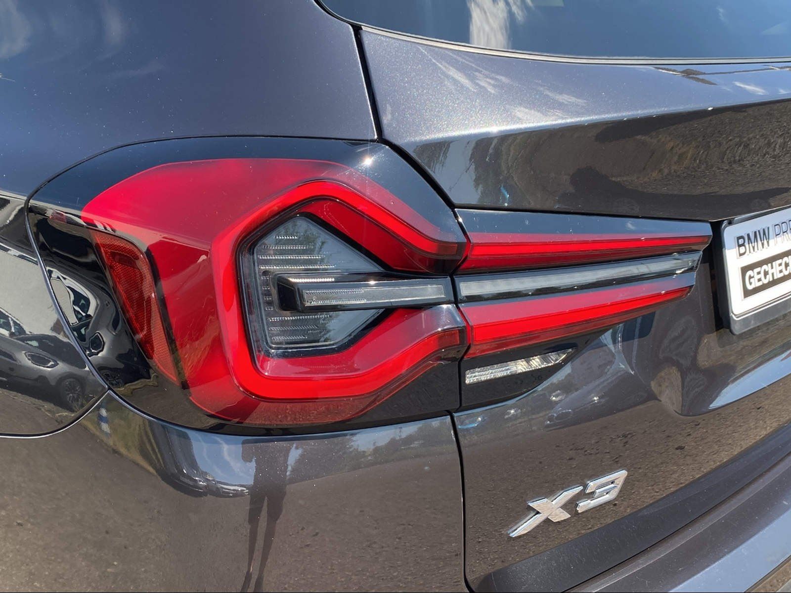 BMW X3 xDrive20i - Samsaru's Car Outlet
